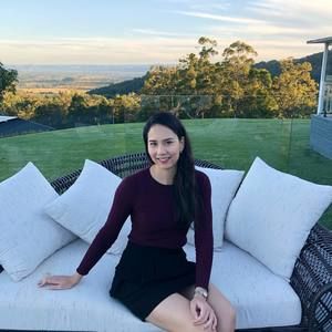 Meet your Posher, Alicia